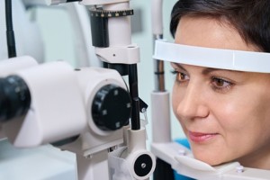 Yakın Görme Sorunu Akıllı Mercek ile Tedavi Ediliyor